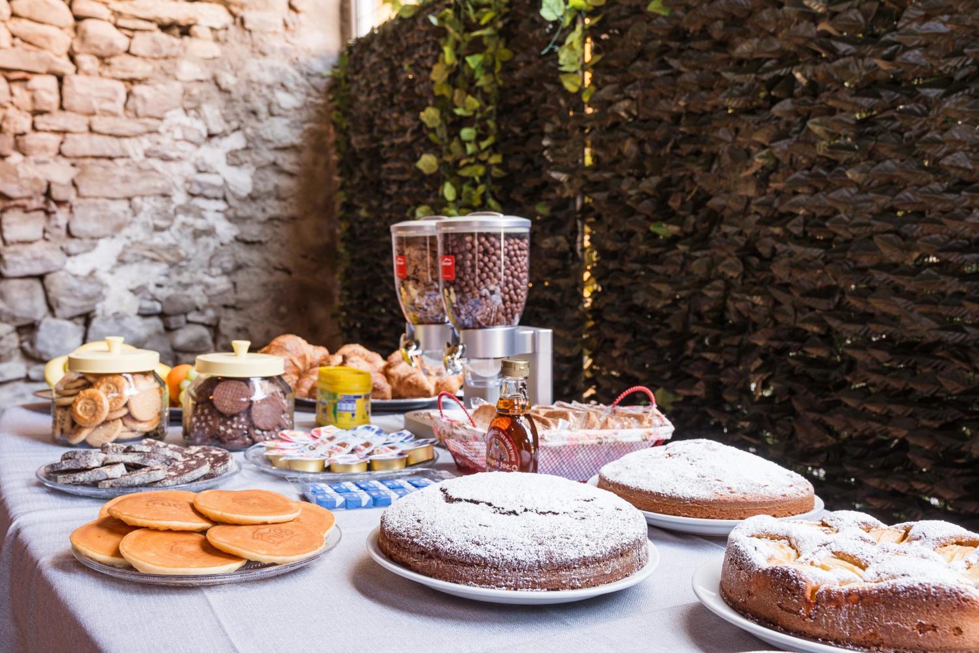 B&B La Corte And Home Restaurant - Free Parking - 10 Minutes To The Lake And Centre Como Exteriör bild