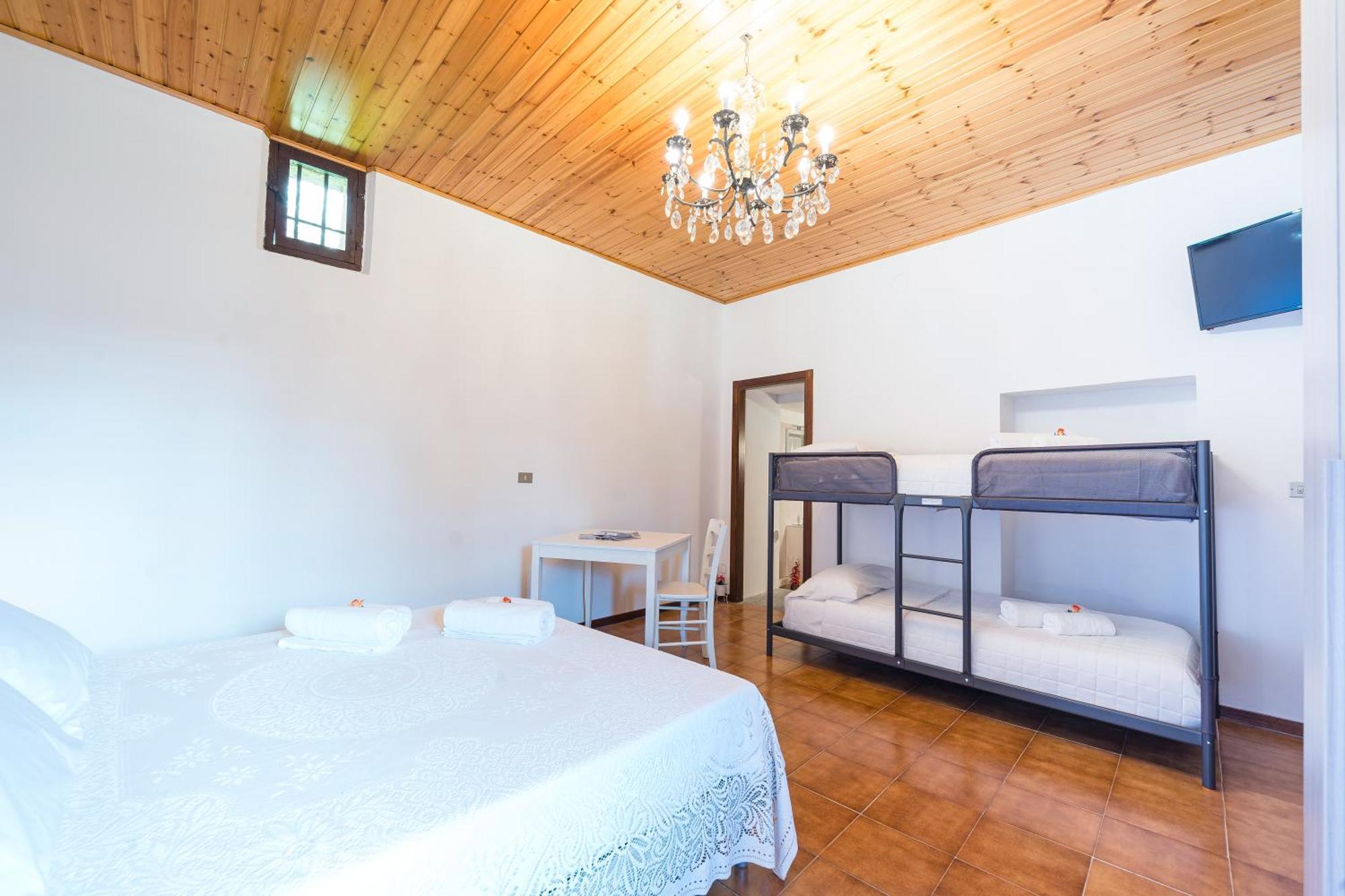 B&B La Corte And Home Restaurant - Free Parking - 10 Minutes To The Lake And Centre Como Exteriör bild