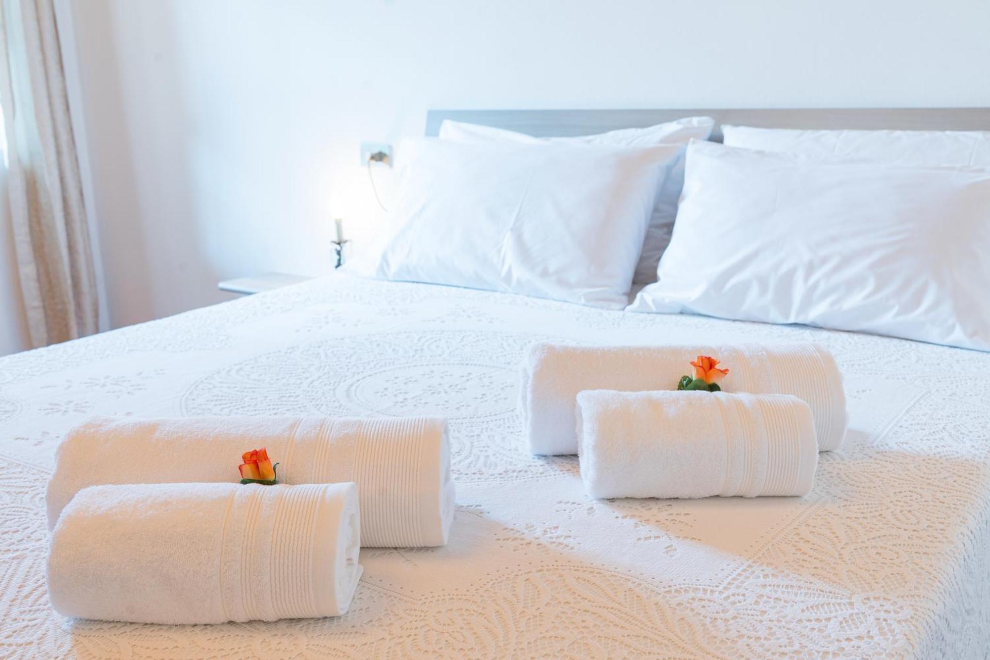 B&B La Corte And Home Restaurant - Free Parking - 10 Minutes To The Lake And Centre Como Exteriör bild