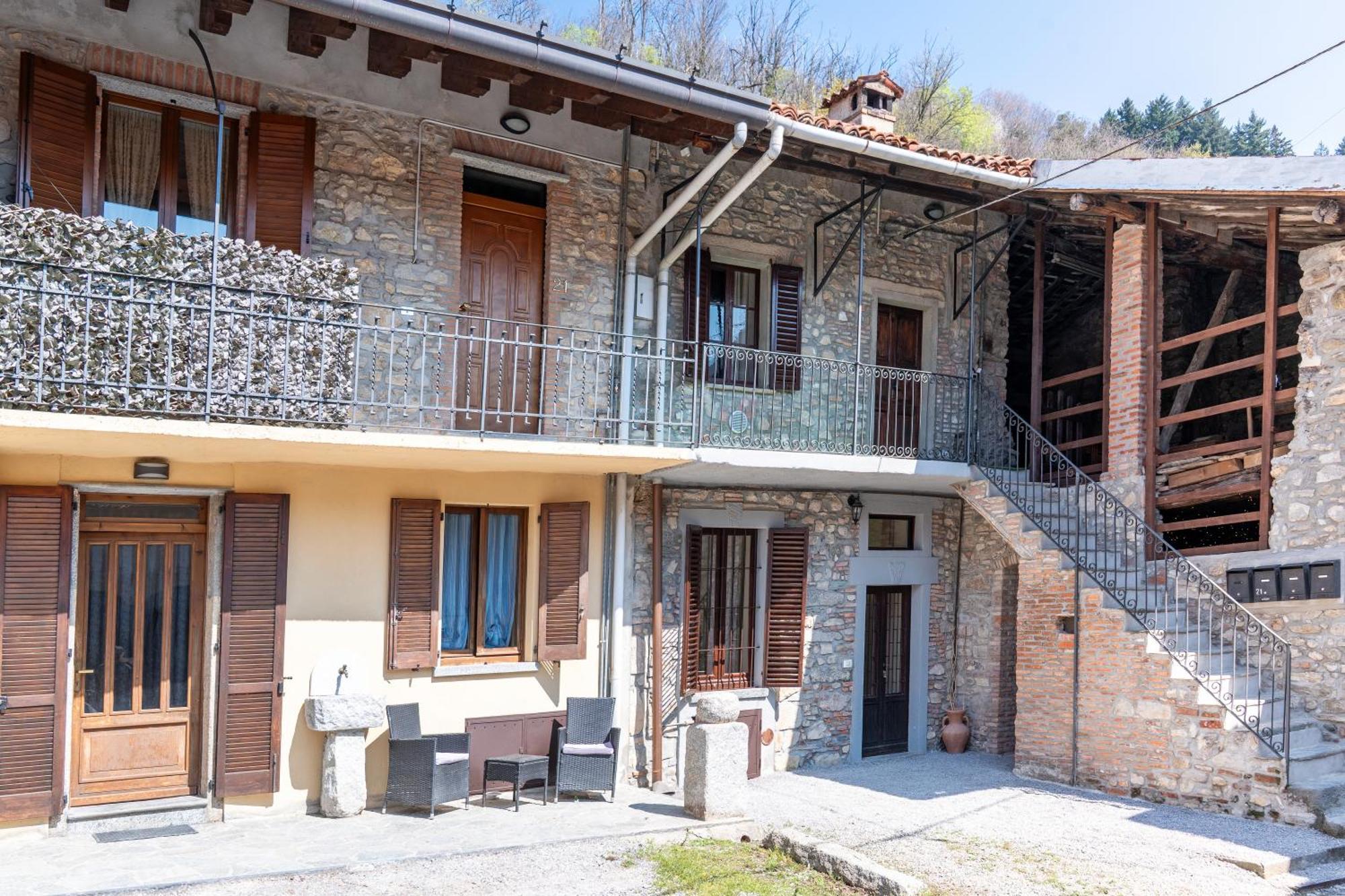 B&B La Corte And Home Restaurant - Free Parking - 10 Minutes To The Lake And Centre Como Exteriör bild