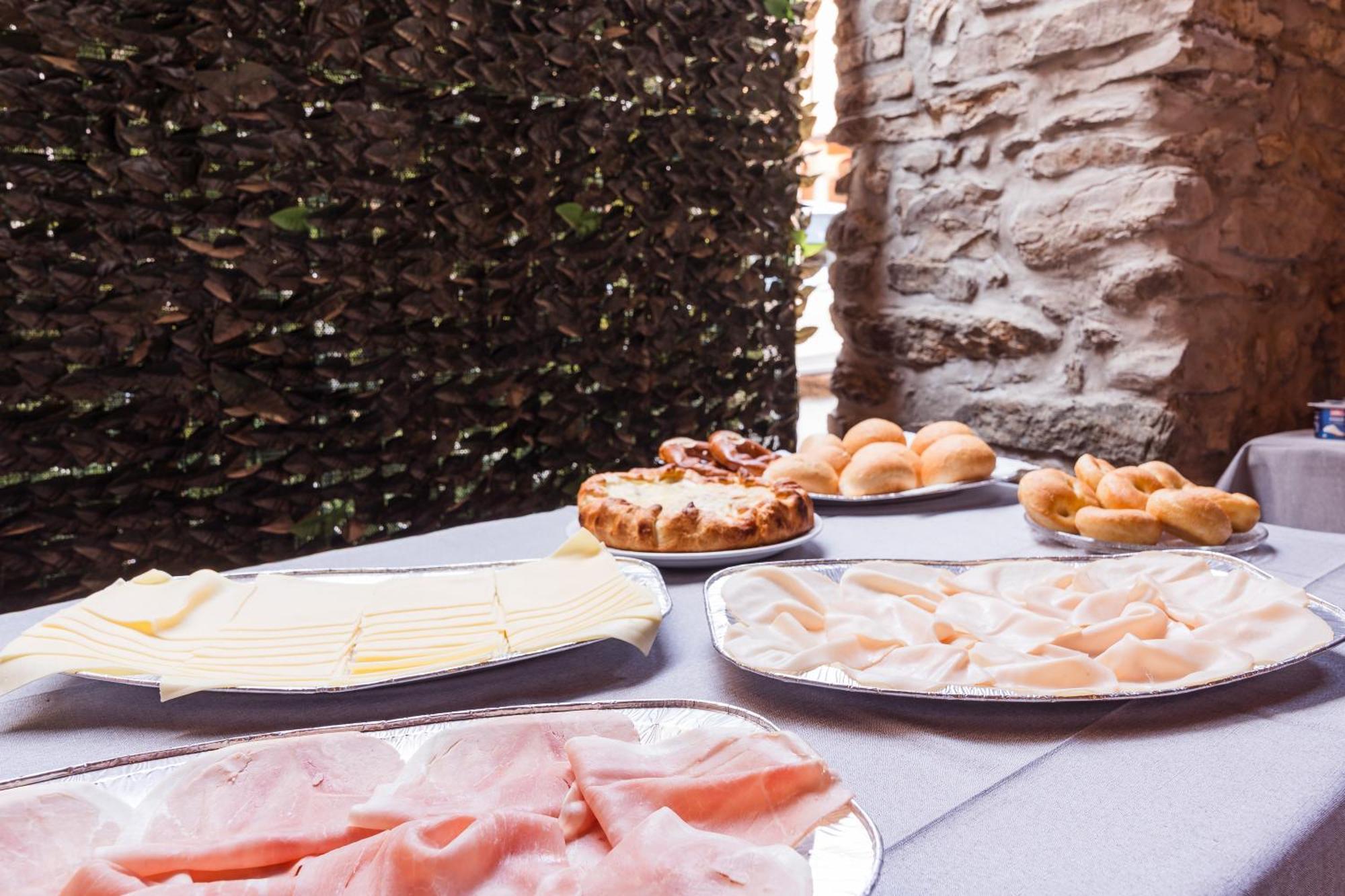 B&B La Corte And Home Restaurant - Free Parking - 10 Minutes To The Lake And Centre Como Exteriör bild