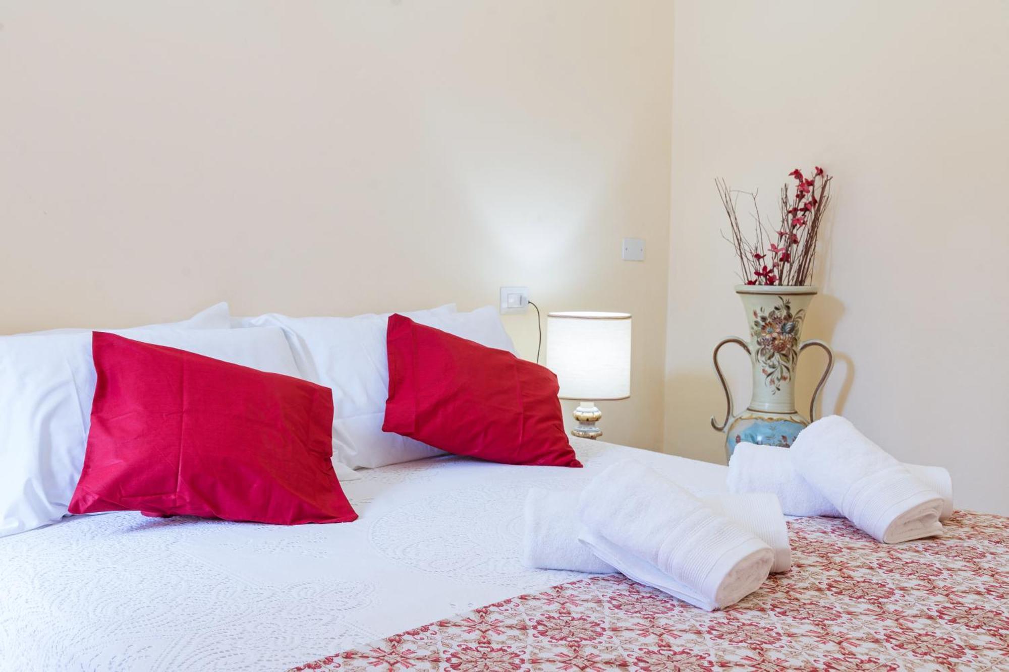 B&B La Corte And Home Restaurant - Free Parking - 10 Minutes To The Lake And Centre Como Exteriör bild