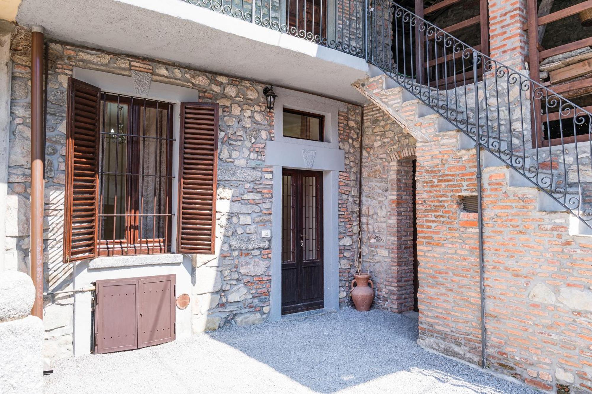 B&B La Corte And Home Restaurant - Free Parking - 10 Minutes To The Lake And Centre Como Exteriör bild